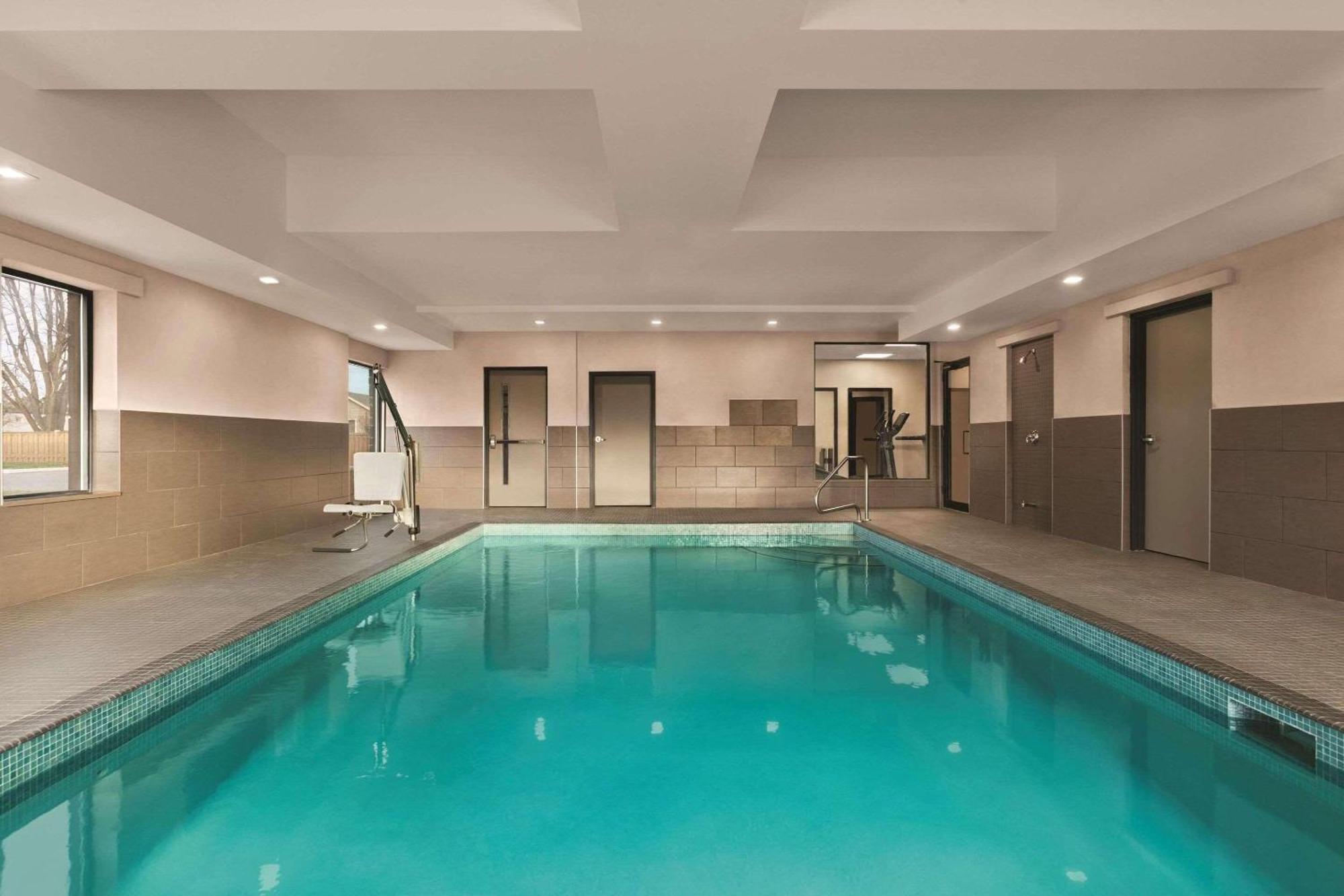 Country Inn & Suites By Radisson, Belleville, On Zewnętrze zdjęcie
