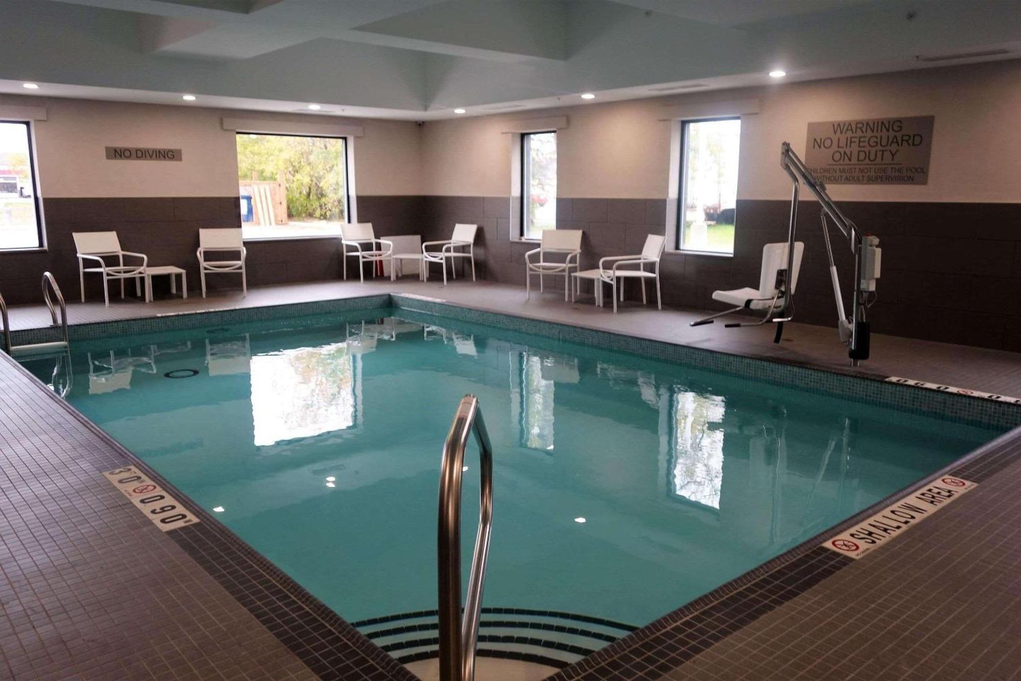 Country Inn & Suites By Radisson, Belleville, On Zewnętrze zdjęcie