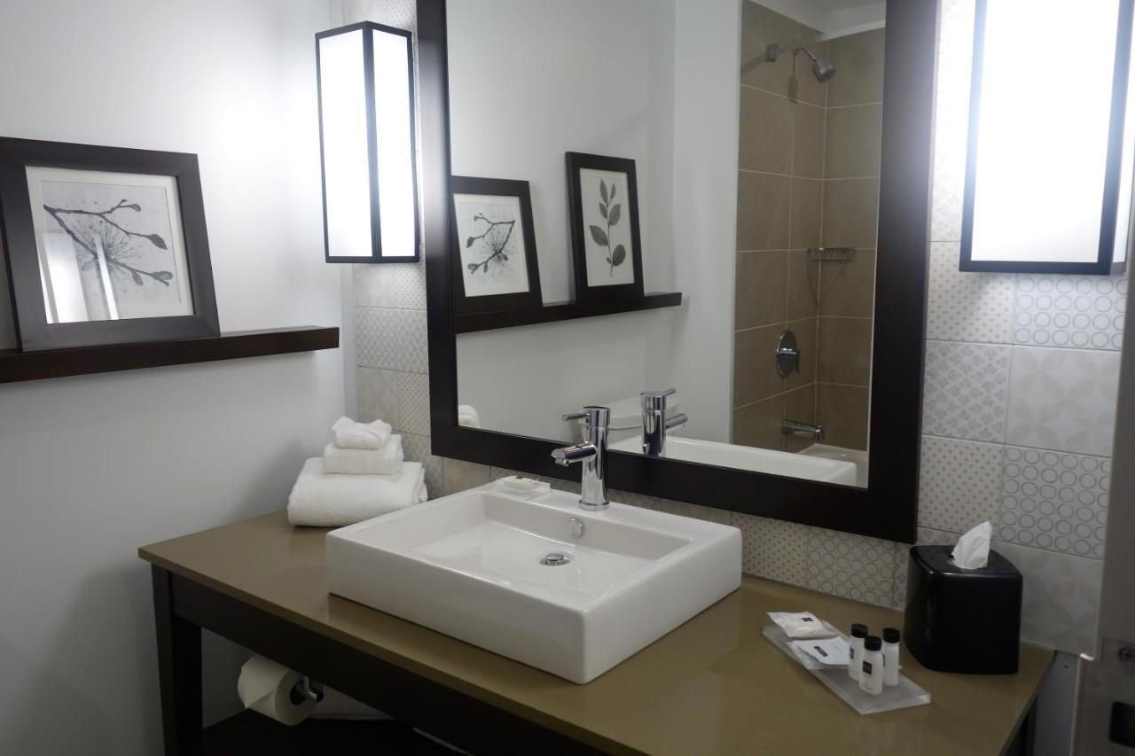Country Inn & Suites By Radisson, Belleville, On Zewnętrze zdjęcie